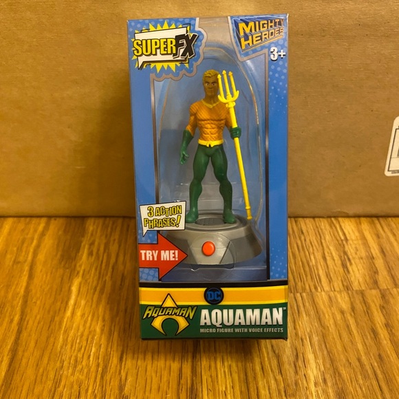 DC Comics Aquaman Plush And SuperFX Talking Aquaman Figure Collectible Bundle - Picture 2 of 6